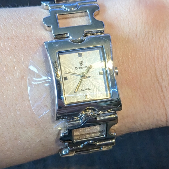 Silver puzzle link adjustable watch - Picture 2 of 3